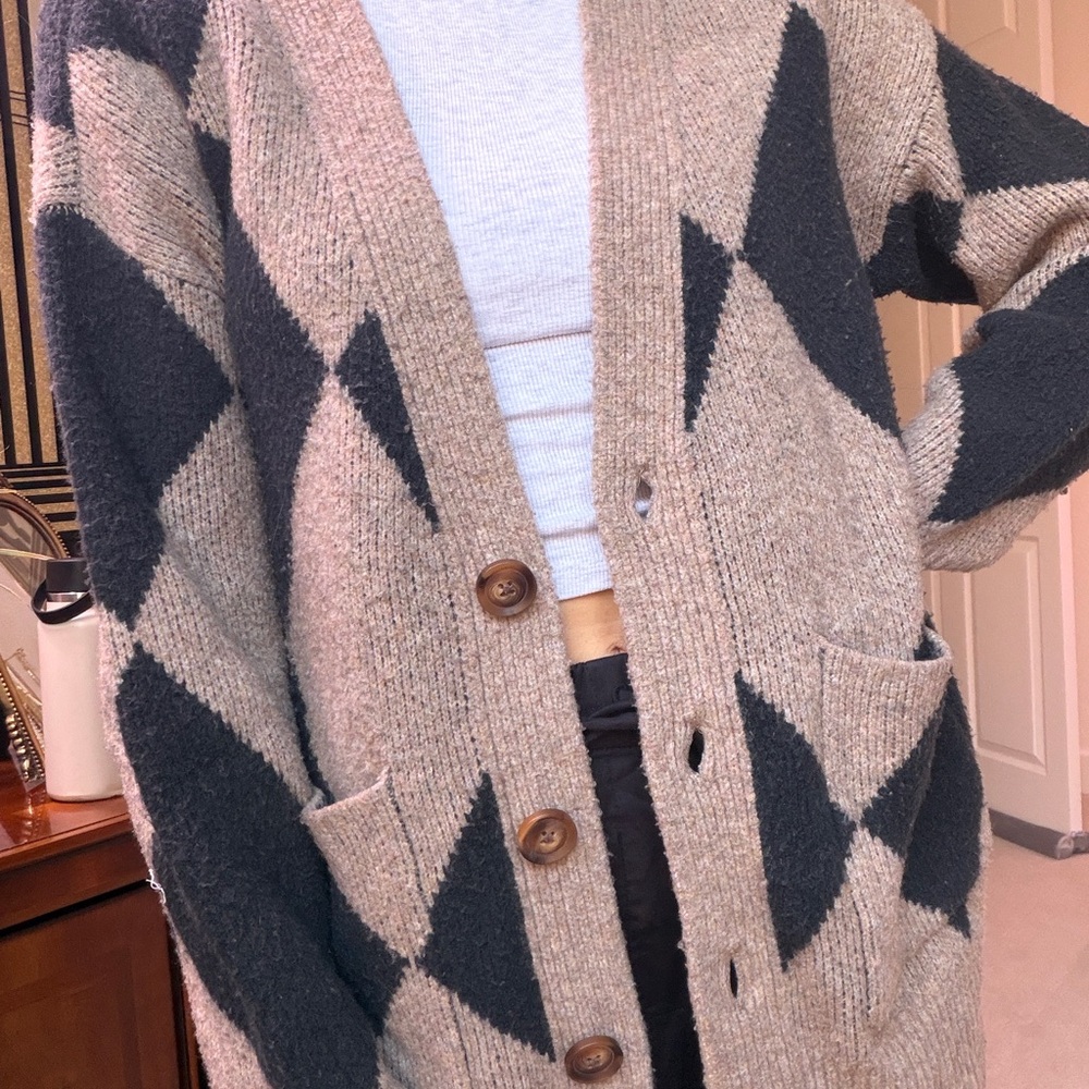 Abercrombie & Fitch Beige and Black Argyle Knit Sweater